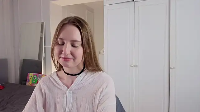 AveryFondell - I'll stick my fingers between her tits