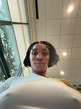 ___Nessa - Toy on my clit&squirt in public