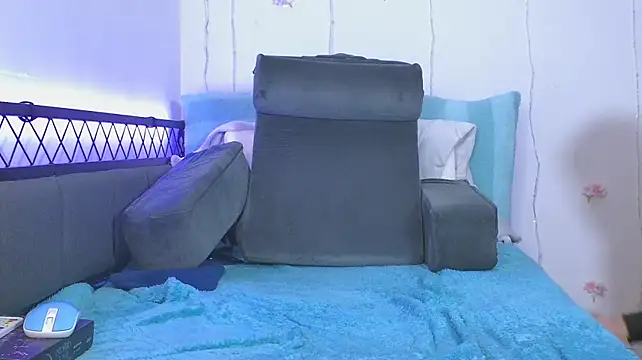 YoungSophie - ride the dildo