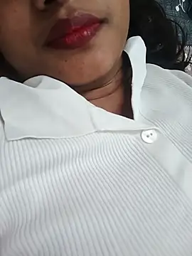 Avii5 - Showing boobs