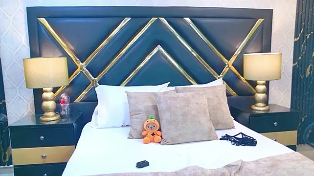 LaurenHazell - flash ass