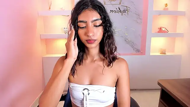 HottieVeroo_ - FUCK MY PUSSY IN DOGGY