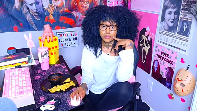 Spookiebaddie - get me naked!😇 + oil