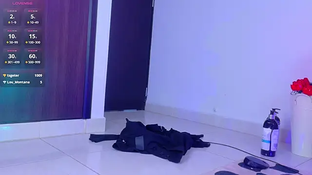 Kittytimberlake - TAKE OFF SKIRT + SHOW ASS DOGGY STYLE