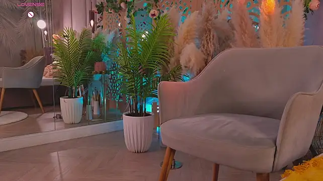 Smiley_Mia - spank me please