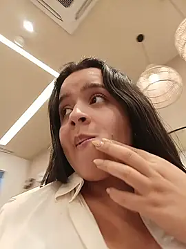 Julieth_hot-69 - Plug in ass