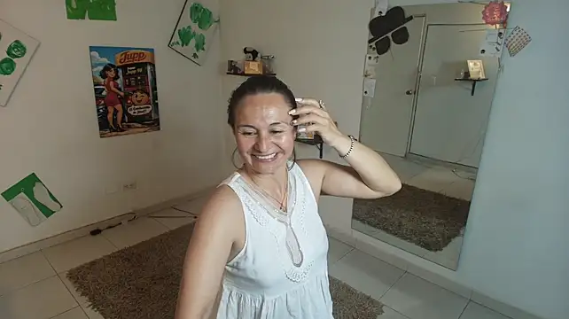 Lola_137 - REMOVE THE DRESS