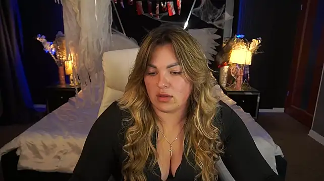 AlissyaGrayy - show bra