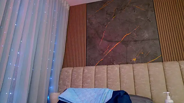 Carol_juicyy - Show Big Squirt 🍑🍑💦💦