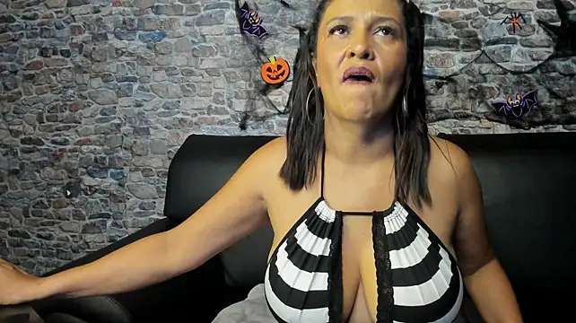 SlutMilfLatin - Finger ass ❤️‍🔥🤤