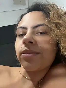Chloe_Leaozinho - Latinha na buceta