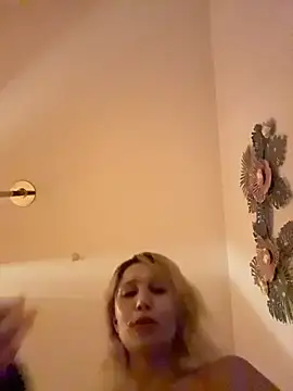 Suyneslii - boobs + ass flash