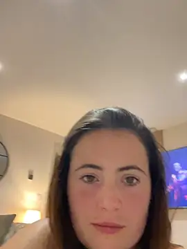 Brunette_Milf_MayaX