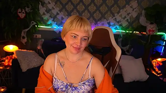 AmaraNights - Ass and breast show