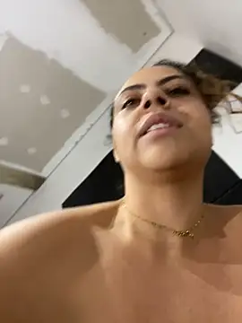 Chloe_Leaozinho - Latinha na buceta
