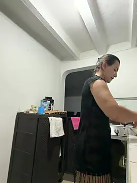 Valery_fitt - SHOWS TITS