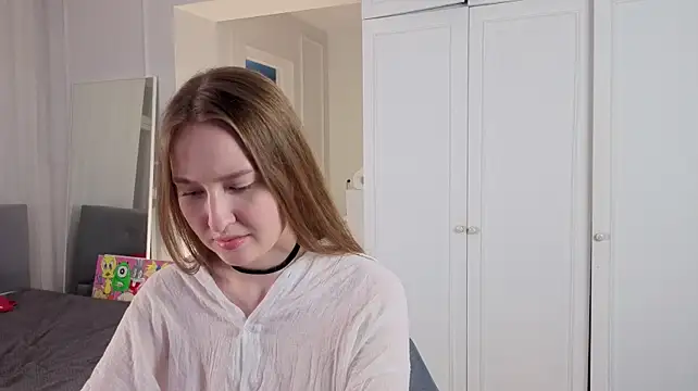 AveryFondell - I'll stick my fingers between her tits