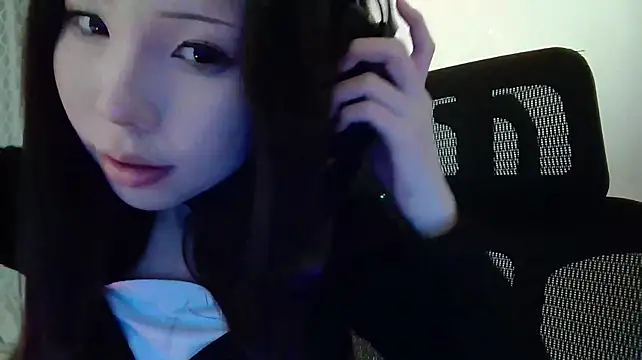 AprilOnilll - Poke my foot in the camera