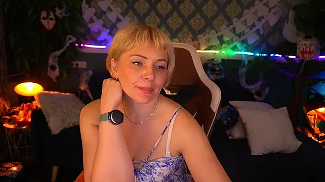AmaraNights - Ass and breast show