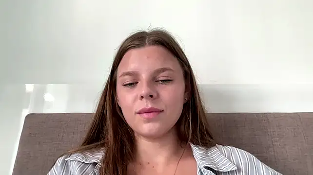 AmieLendor - Video masturbation close-up exteme in PM