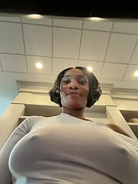 ___Nessa - Get naked&squirt walkway public