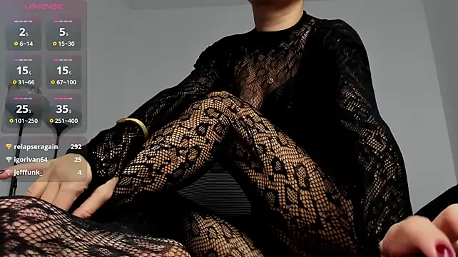KellySmitS - tease u w my boobs