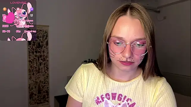 Amy_Yammy3 - Take off shorts