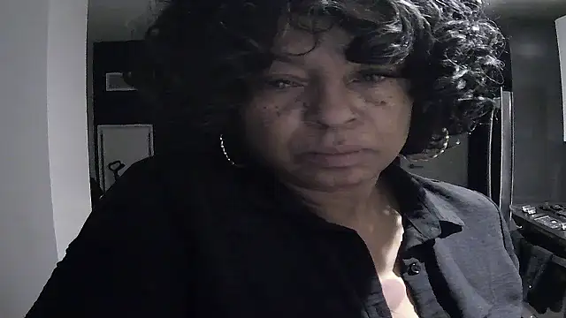 MSweetLindaParks - Ass Play with finger