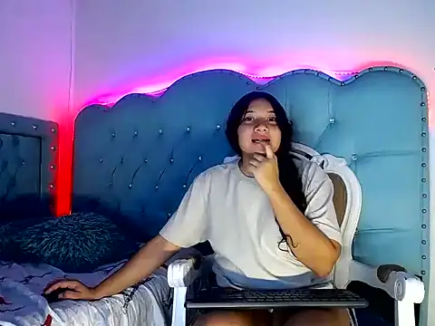 Adhara_Miiller - no shirt