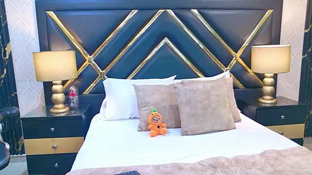 LaurenHazell - flash ass