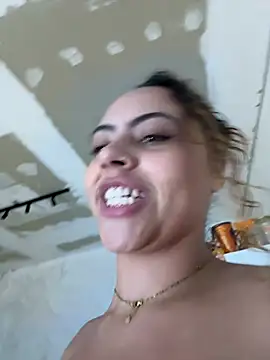 Chloe_Leaozinho - Latinha na buceta