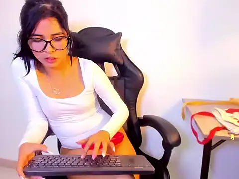 KensyRoseVs - Suck my fingers + fingers in my pussy