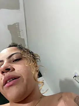 Chloe_Leaozinho - Latinha na buceta