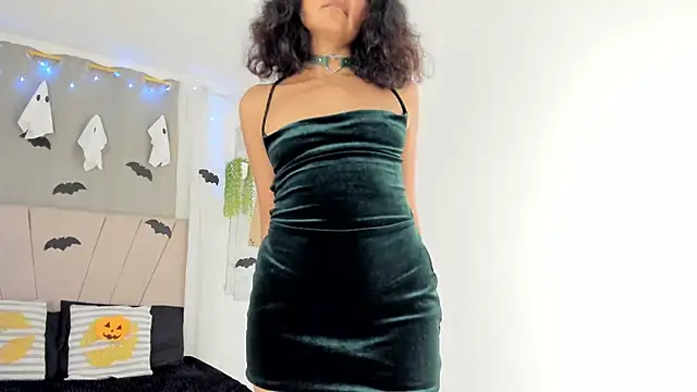 Elayha_28 - RIDE PILLOW AND SQUEEZE MY TITS