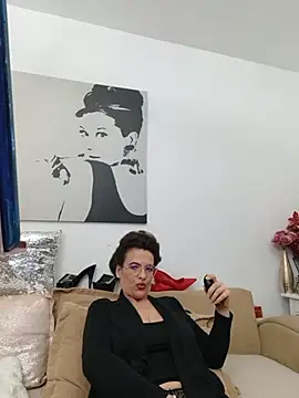 RebeccaNoble - Bend over 😈 play with my tight ass🍑