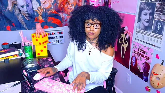 Spookiebaddie - get me naked!😇 + oil