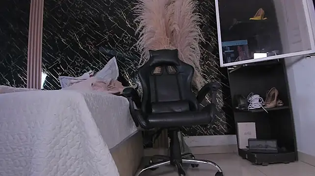 Misss_alicia - I TAKE MY TITS OUT + BLOW JOB