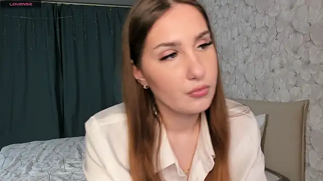 AuraRaef - Softly touch my bare collarbones