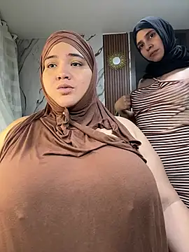 Sweetmuslim01 - 4 fingers in Sofia's pussy 🥵🍆