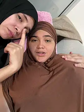 Sweetmuslim01 - 4 fingers in Sofia's pussy 🥵🍆