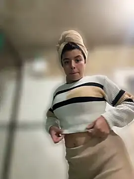 Hally-jensen1 - Free tits front family🔥🔥