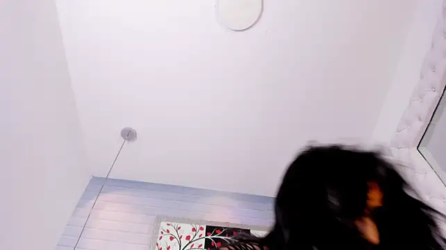 LolaSkinny - Spit my nipples close cam