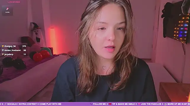 -Meowy- - change outfit to smth sexy