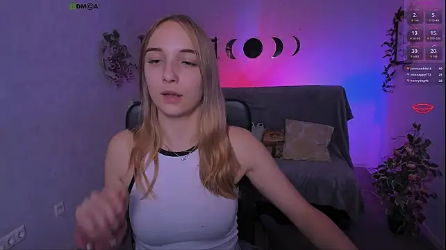 Rebecca_smile - show tits