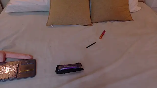 KiraClay - Rite my dildo + bounce tits