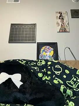 Ebony_Queeenx - Flash boobs + full body oil🥵+ Twerk
