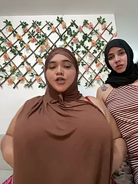 Sweetmuslim01 - 4 fingers in Sofia's pussy 🥵🍆