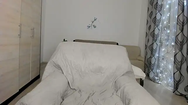 PlayfulDaisy - Oil ass and twerk🥵