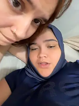 Sweetmuslim01 - 4 fingers in Sofia's pussy 🥵🍆