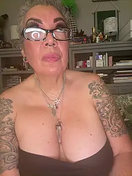 Dieseldame1313 - Hey guys topless dance